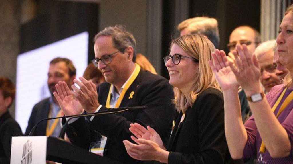 Quim Torra, junto a Elsa Artadi, diputada de Junts que ha presentado una enmienda para debatir la autodeterminación / JXCAT