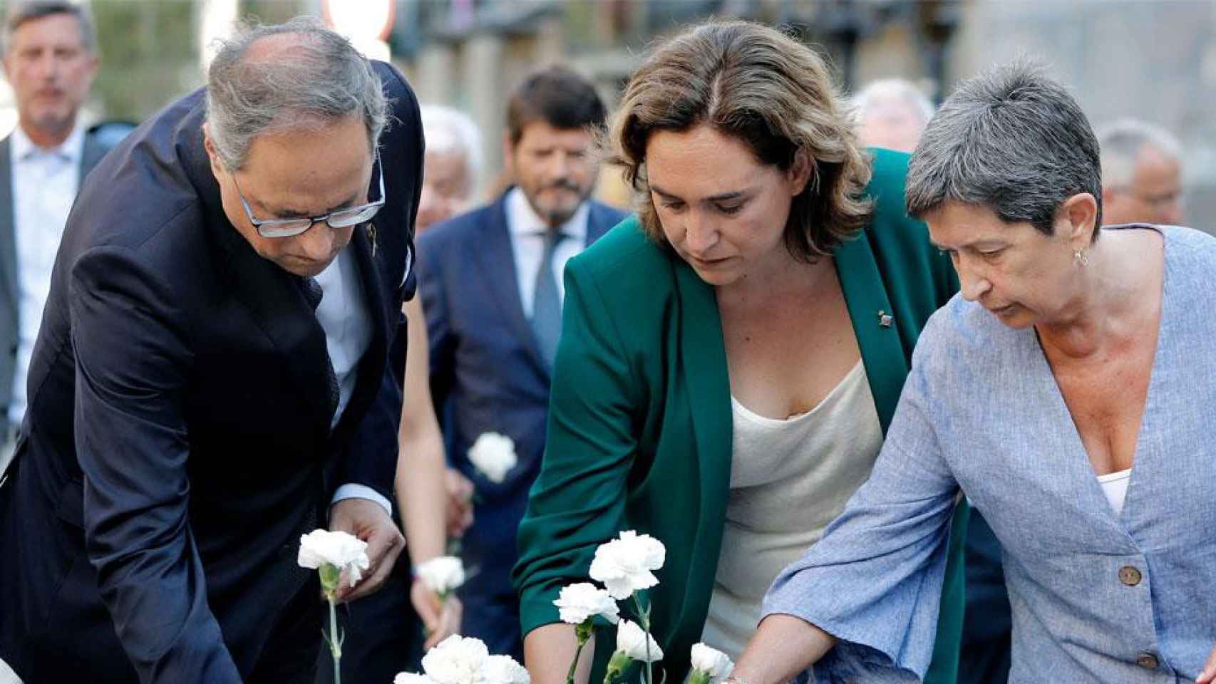 El presidente de la Generalitat, Quim Torra, junto a la alcaldesa de Barcelona, Ada Colau (c), y la delegada del Gobierno, Teresa Cunillera (d) / EFE