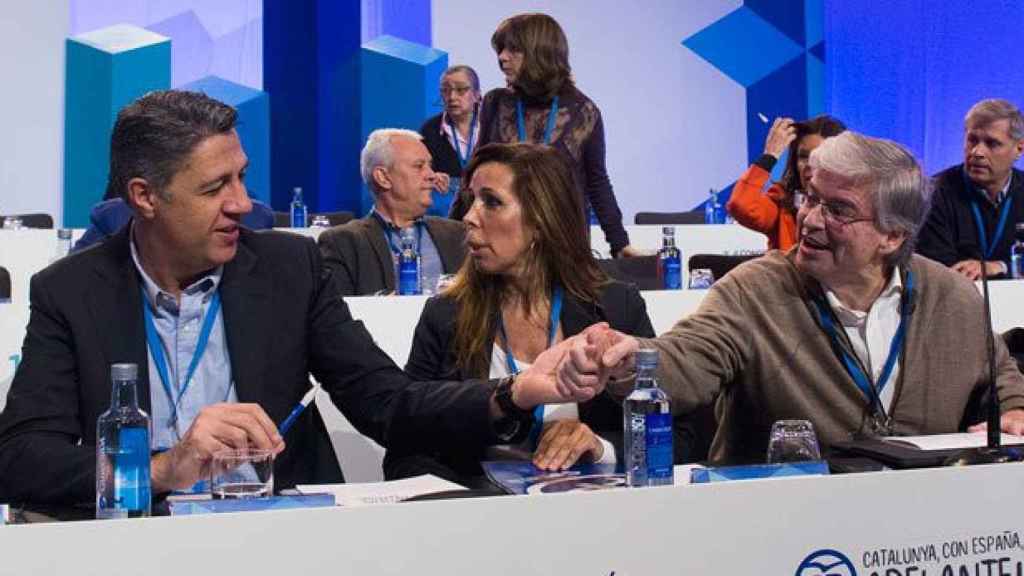 Alícia Sánchez-Camacho (centro), en el 14 congreso del PP catalán junto a Xavier García Albiol (i) y Jordi Cornet (d) / PPC/Mudarra