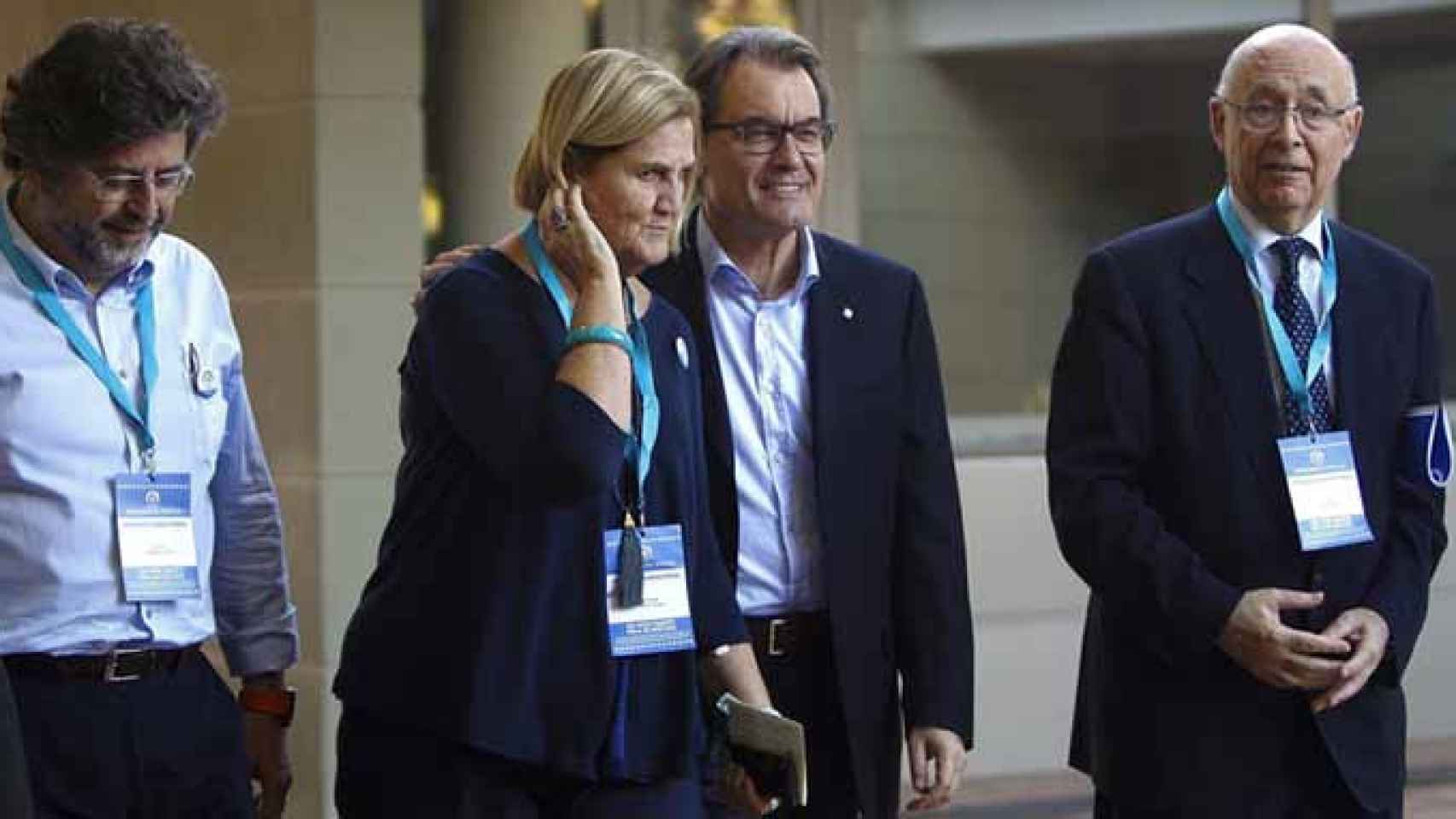 Antoni Castellà, líder de Demòcrates de Catalunya, con Núria de Gispert, Artur Mas y Joan Rigol de CDC y UDC /EFE