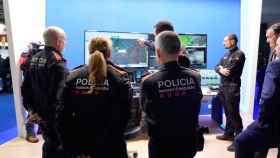 El estand de los Mossos d'Esquadra en el Mobile World Congress / LUIS MIGUEL AÑÓN - CRÓNICA GLOBAL