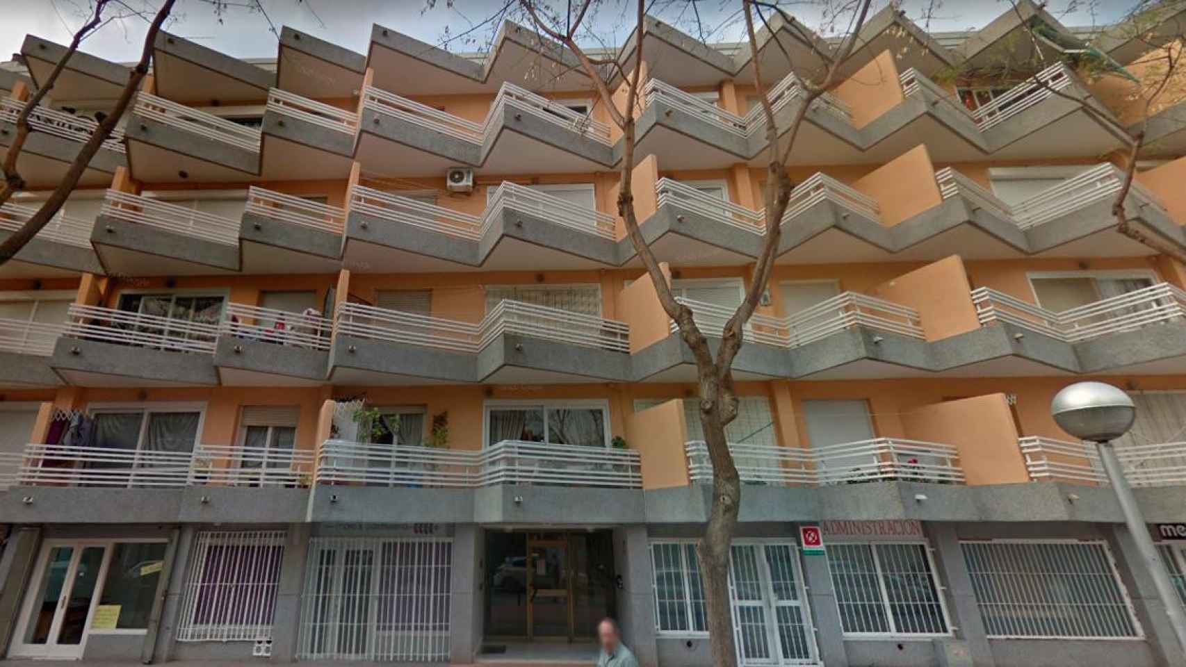 Bloque de pisos de Salou donde se ha registrado el incendio de madrugada / GOOGLE STREET VIEW