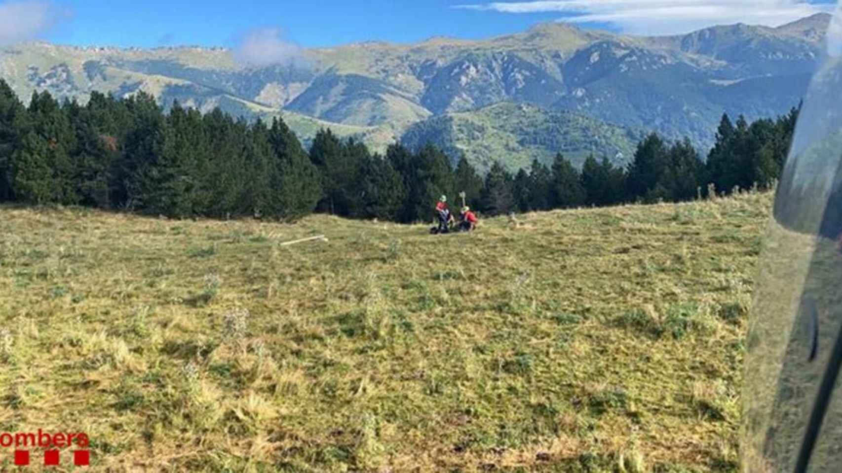 Imagen de archivo de un rescate en medio natural de los bomberos / BOMBERS