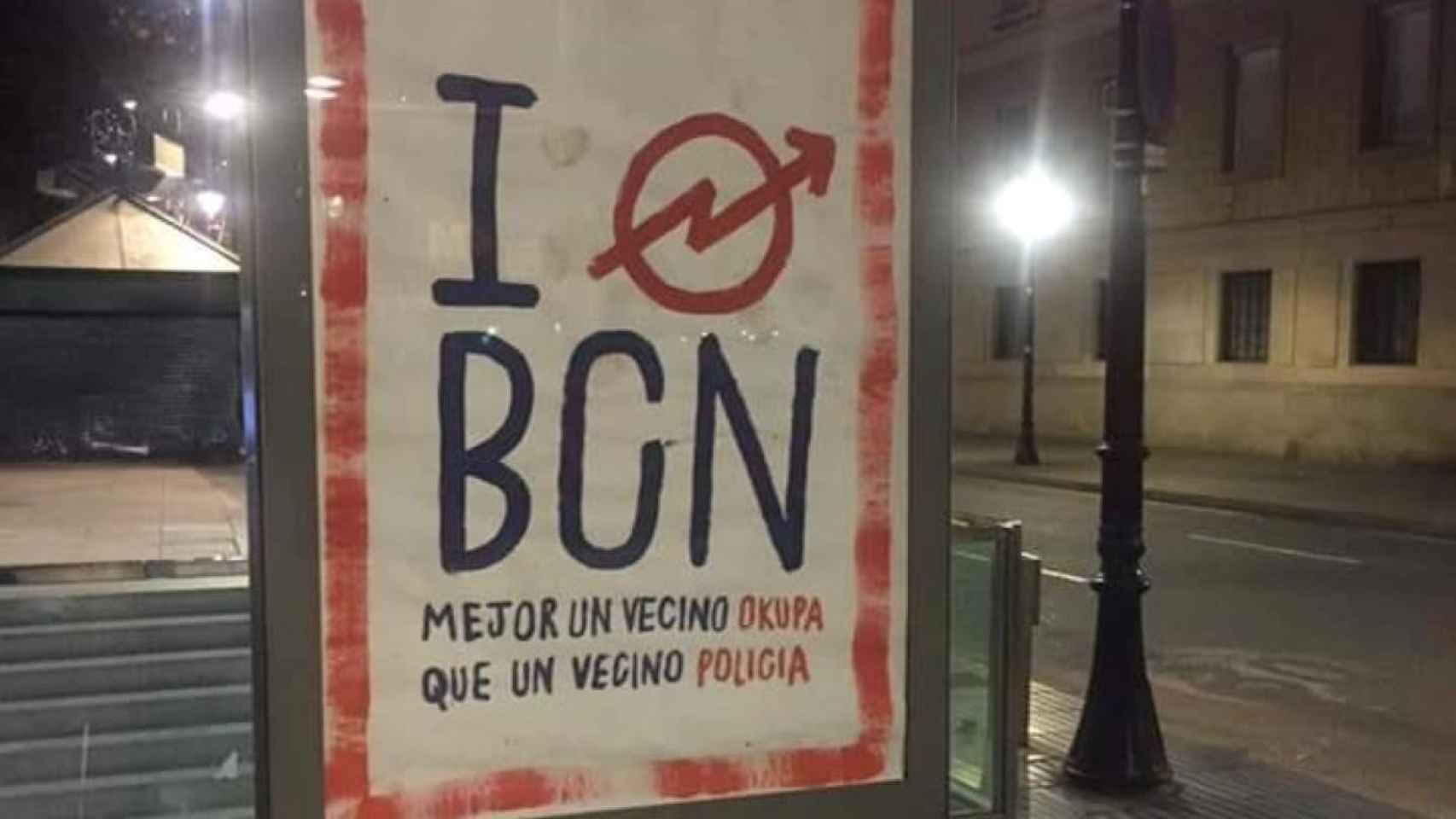 Uno de los carteles prookupación aparecidos en Barcelona / TWITTER