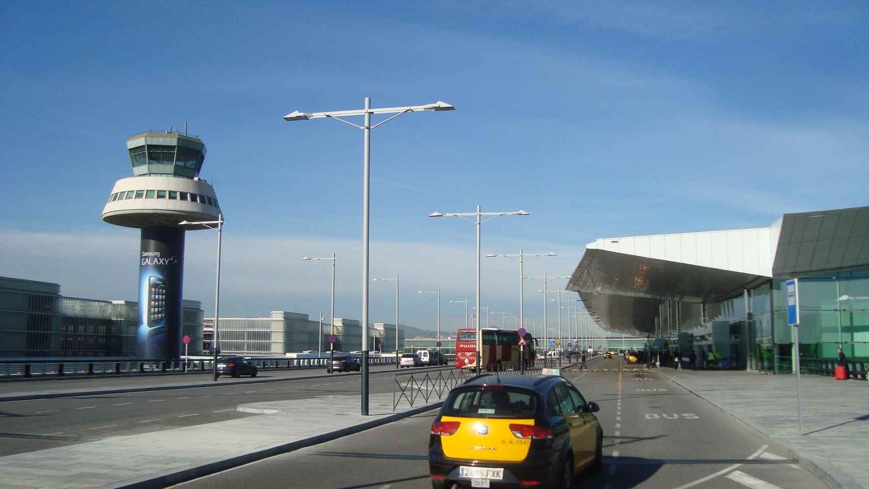 Fotografía de la entrada del aeropuerto de El Prat / PIXABAY