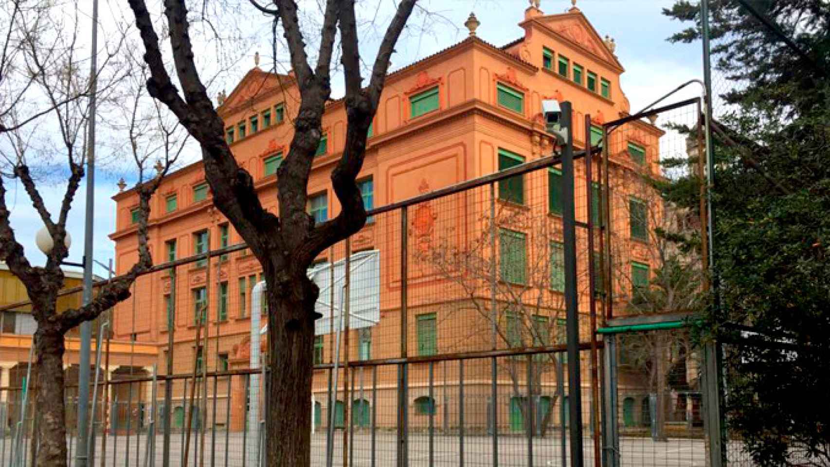 Fachada del Instituto Pau Claris en Barcelona, uno de los cinco finalistas escogidos por el Círculo de Economía/ CG