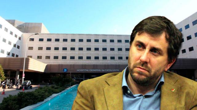 El consejero de Salud, Toni Comín, y la fachada del Hospital General / CG