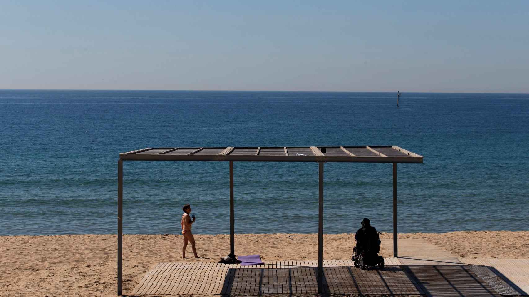 Una playa de España vacía por las restricciones del estado de alarma / EFE