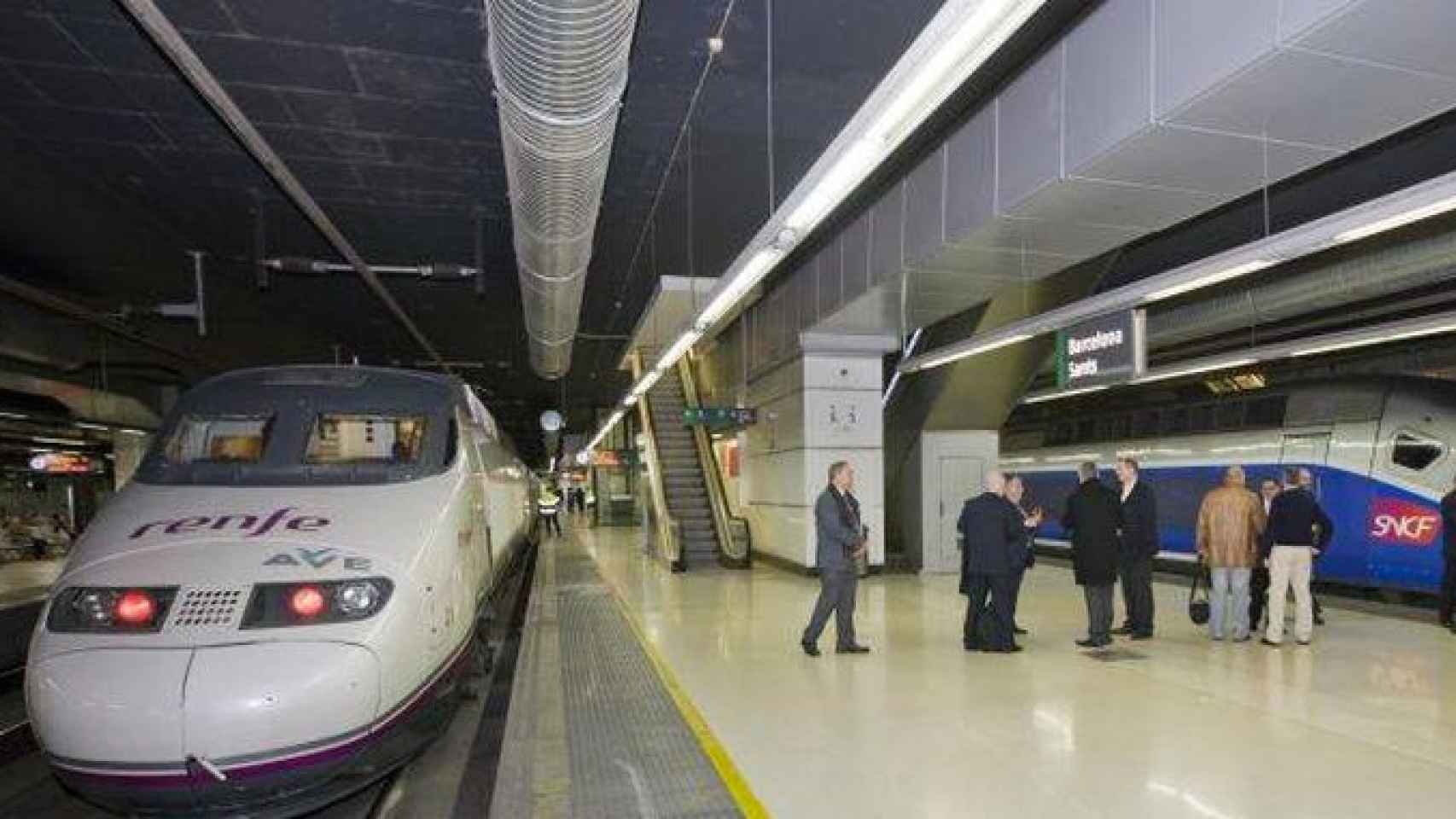 Un tren de alta velocidad (AVE) estacionado en Sants en una imagen anterior / CG