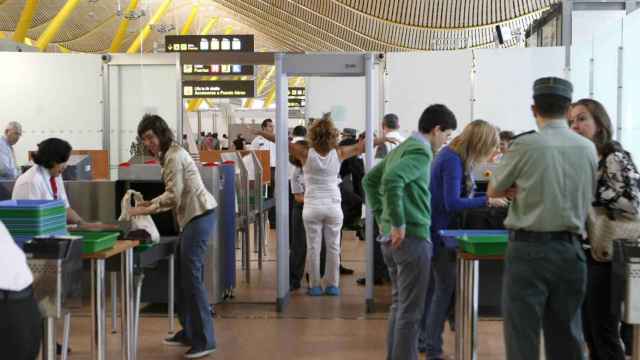 Aeropuerto de Barajas, Madrid. Controles de seguridad en una imagen de archivo / EFE