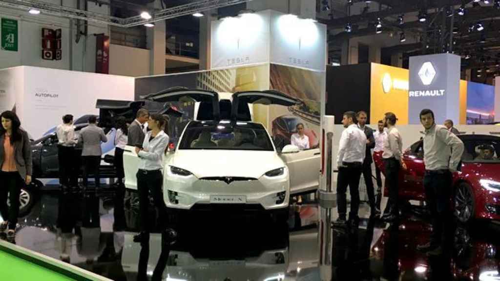 El estand de Tesla en el salón del automóvil de Barcelona ha sido uno de los más concurridos l primer día de feria / CG