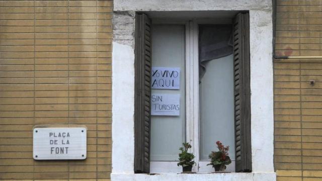 Vecinos se quejan del ruido en los apartamentos turísticos / EFE