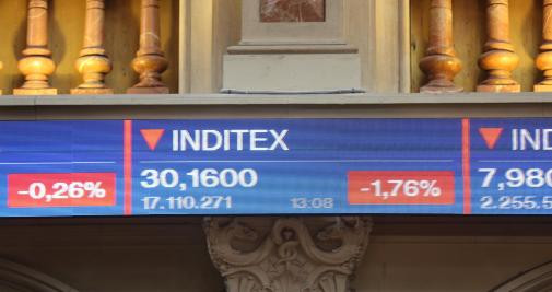 Cotización de Inditex, en las pantallas de la Bolsa de Madrid / EP