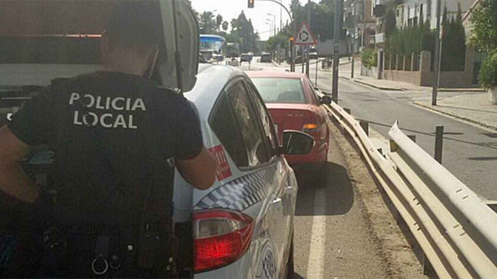 Cazan a un conductor borracho, drogado, en dirección contraria, sin ITV ni seguro y con 8 pasajeros