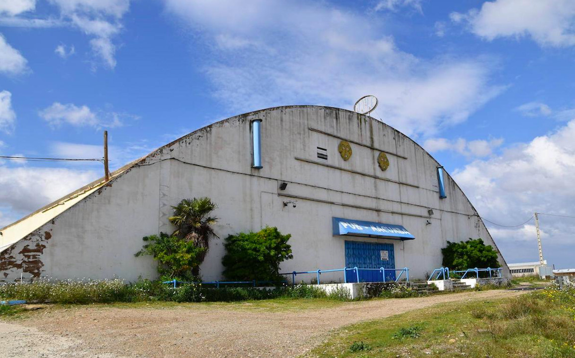 Imagen exterior del club de alterne de la rioja donde se han encerrado a catorce personas / LA RIOJA