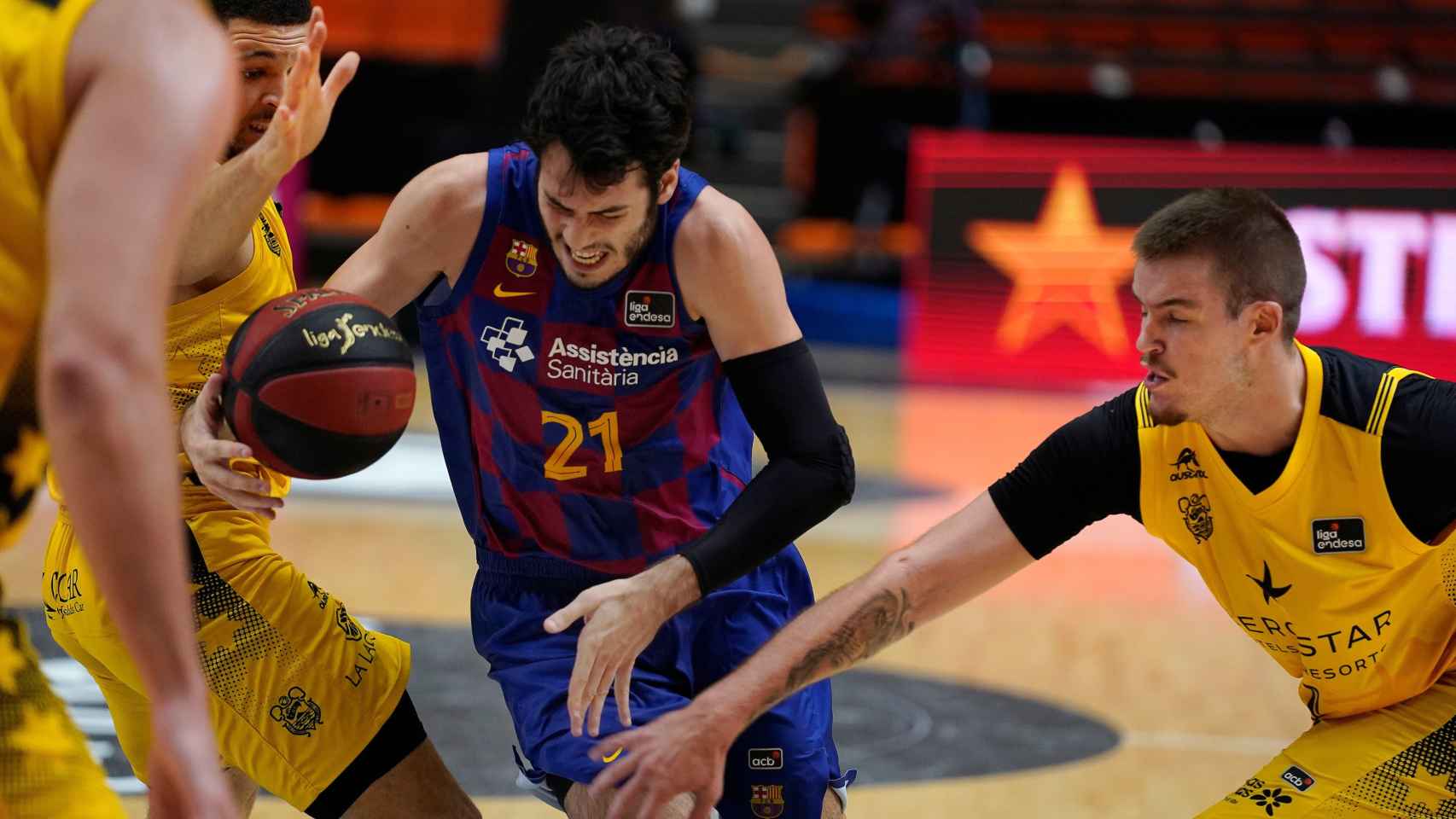 Alex Abrines en una acción contra el Iberostar Tenerife | FCB