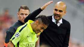 Guardiola, al coincidir con Neymar en un partido | EFE