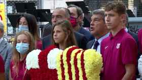 Joan Laporta canta 'Els segadors' en la ofrenda floral de la Diada / FCB