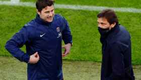 Mauricio Pochettino y Leonardo, entrenador y director deportivo del PSG, en el Camp Nou / EFE