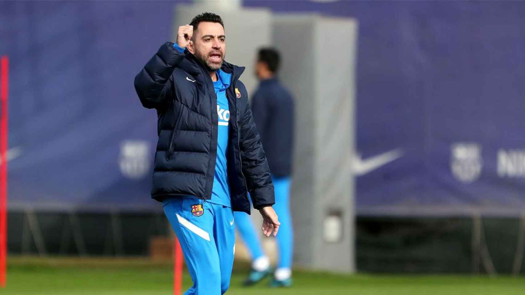 Xavi Hernández dirige un entrenamiento del Barça en diciembre / FCB