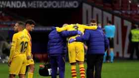 Piqué se lesiona en el Wanda Metropolitano / EFE