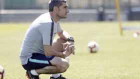 Una foto de Ernesto Valverde durante un entrenamiento del Barça / FCB