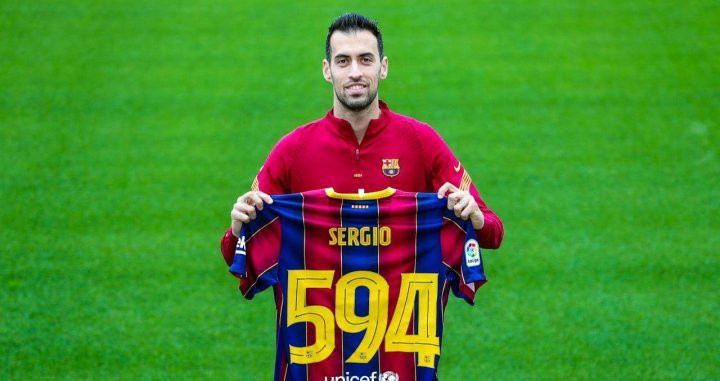 Sergio Busquets celebrando sus 594 partidos como azulgrana / FC Barcelona