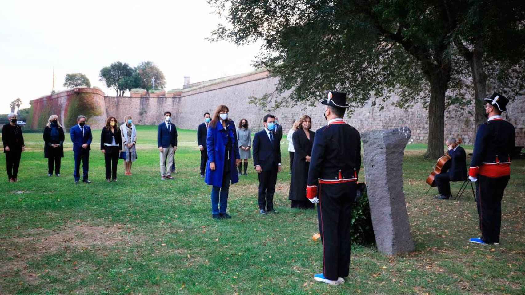 Pere Aragonès (c), presidente catalán, con Laura Borràs (i), presidenta del Parlament, y Ada Colau (d), alcaldesa de Barcelona, hoy / Gencat