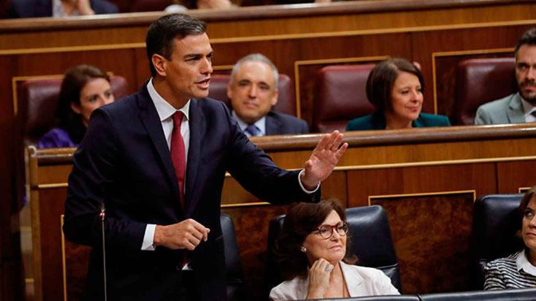 El presidente del Gobierno, Pedro Sánchez, durante la sesión de control en el Congreso de los Diputados, centrada en el caso del máster de Montón / EFE