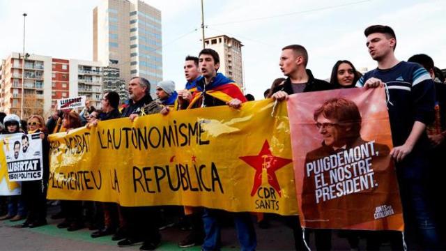 Los CDR, en una acción de protesta ante la Estación de Sants de Barcelona / EFE