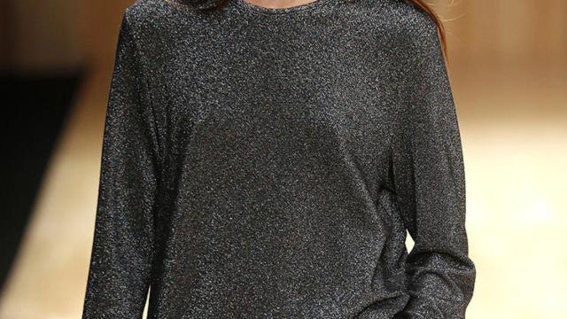 Toni Garrn, novia de Leonardo di Caprio, abre el desfile de Mango en la pasarela 080