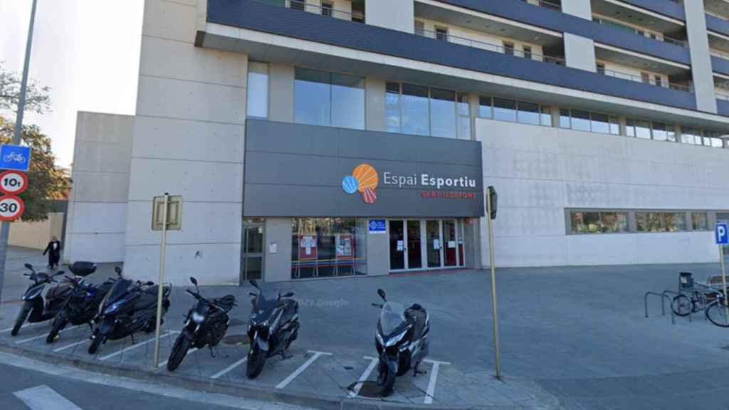 Espai Esportiu Sant Ildefons de Cornellà de Llobregat (Barcelona), lugar en el que tuvieron lugar los insultos y vejaciones machistas / GOOGLE STREET VIEW