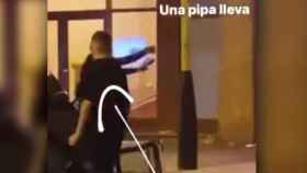 Imagen de la pelea con la supuesta arma de fuego / CG