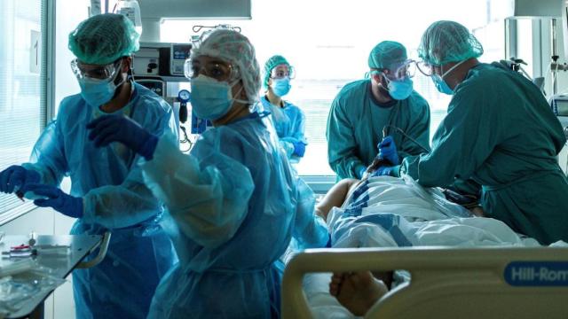Uci en Cataluña, del Hospital Bellvitge (L'Hospitalet de Llobregat, Barcelona) para pacientes con Covid-19 / ENRIC FONTCUBERTA - EFE