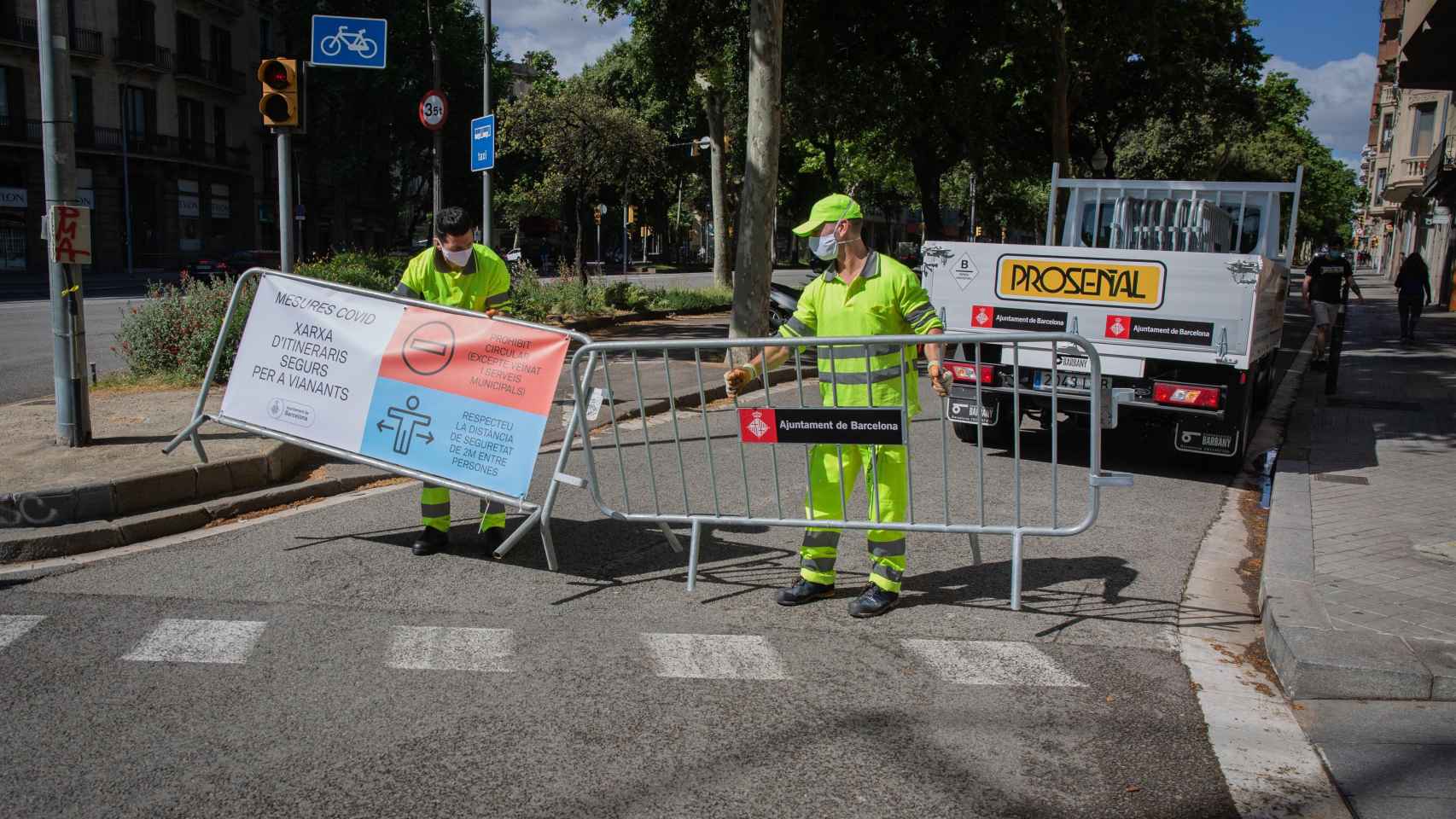 Trabajadores del Ayuntamiento cierran uno de los laterales de la Diagonal / EP