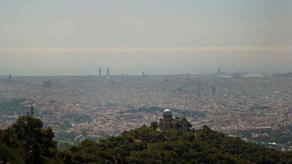 Barcelona en un episodio de alerta por contaminación / EFE