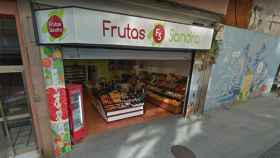 Entrada de la tienda de la frutera agredida, Sandra Castro, por vender productos catalanes / GOOGLE MAPS