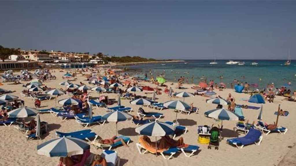 Turistas en la playa / EFE