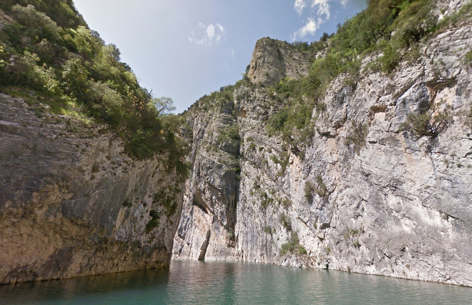 Desfiladero de Mont-rebei, en Lleida, lugar en el que un hombre ha perdido la vida practicando un deporte extremo este martes / GOOGLE STREET VIEW