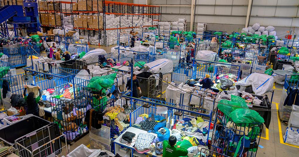 Distribuidora de la ropa de segunda mano de Fundación Humana / HUMANA