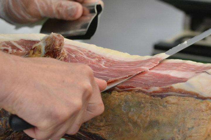 El jamón ibérico es un ingrediente de calidad en la cesta