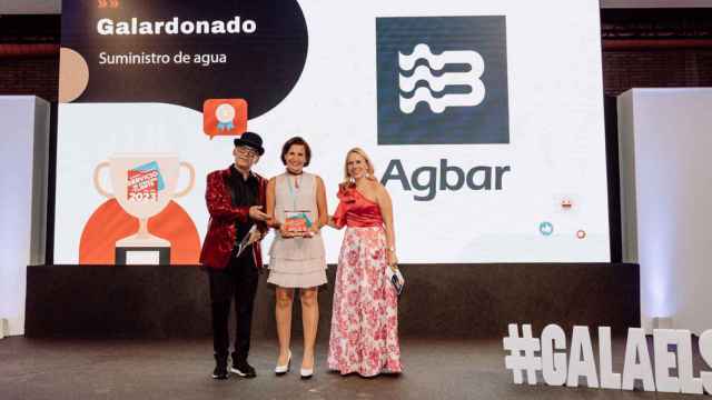 María Monzó, directora de clientes de Agbar, en la entrega al premio de Sotto Tempo a la atención al cliente de Aigües de Barcelona / CG