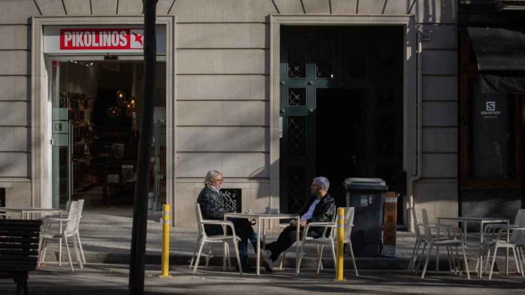 La terraza de un bar de Barcelona en una imagen de archivo / EP