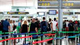 Imagen de los controles de seguridad del aeropuerto de El Prat de Barcelona / CG