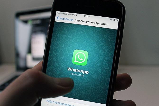 Un móvil con Whatsapp instalado