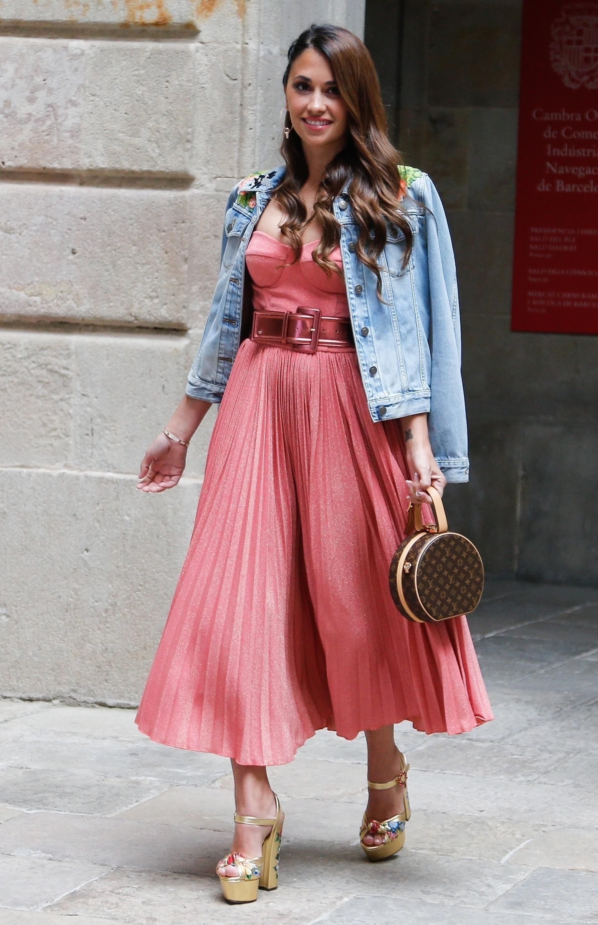 Antonella Roccuzzo después de asistir a un desfile en Barcelona