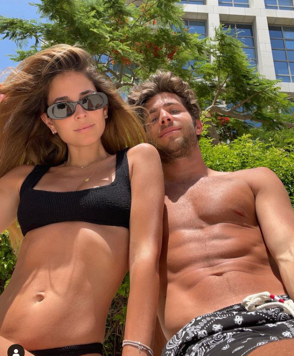 Coral Simanovich y Sergi Roberto en ropa de baño / Instagram