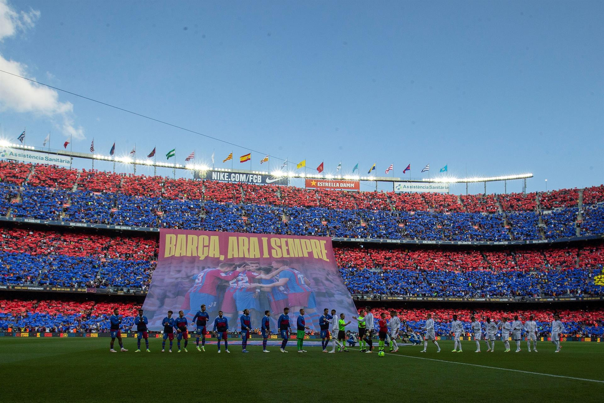 Imagen de la grada del Camp Nou antes de que comenzara el Barça-Real Madrid / EFE