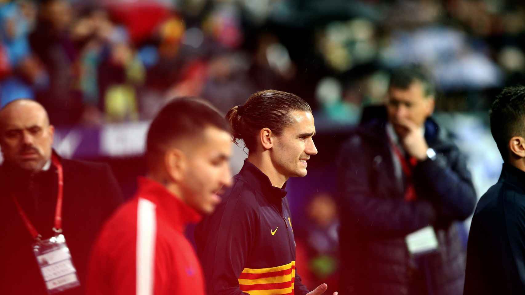 Griezmann, al salir al terreno de juego en su vuelta al Wanda | EFE