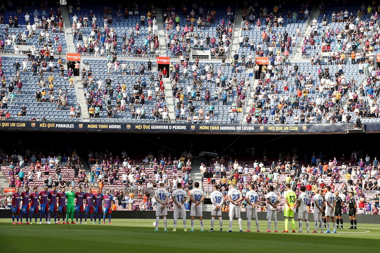 El Camp Nou del Barça antes del inicio del partido ante el Getafe, el segundo con público / EFE